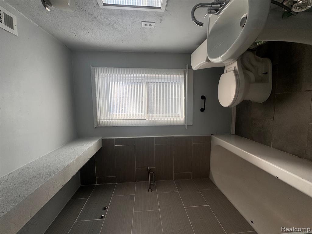 5104 Haverhill Street, Detroit, MI 48224 — Photo 8