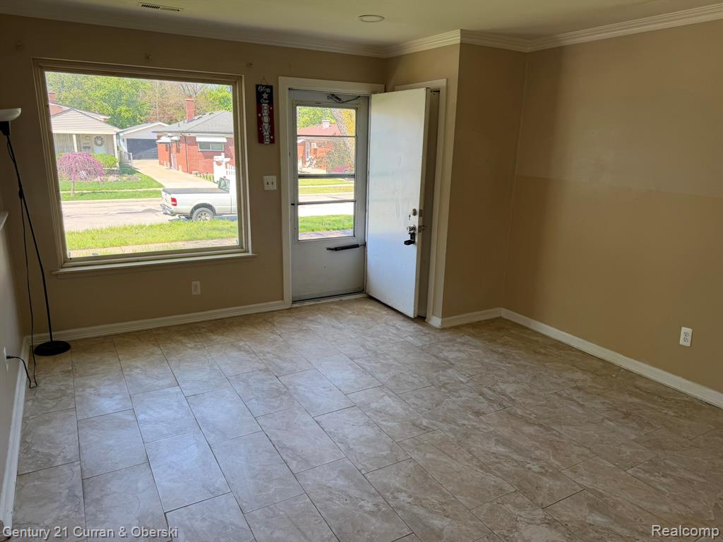 6198 MAYBURN Street, Dearborn Heights, MI 48127 — Photo 2