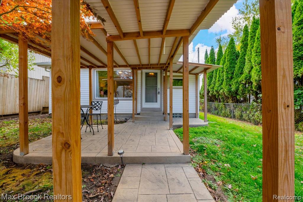 3087 Brock Street, Keego Harbor, MI 48320 — Photo 4