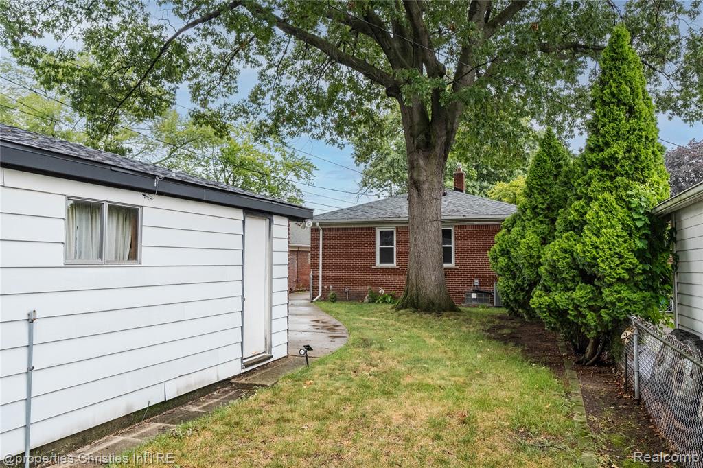 5661 Hubbell Street, Dearborn Heights, MI 48127 — Photo 31