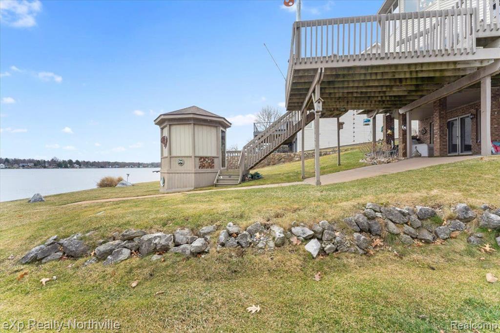 9283 FIRWOOD Road, South Lyon, MI 48178 — Photo 33