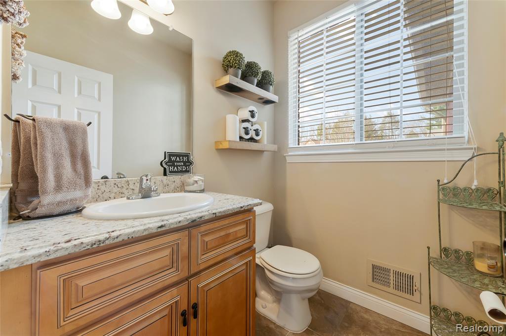 50692 Pinnacle Woods Lane, Macomb, MI 48042 — Photo 23