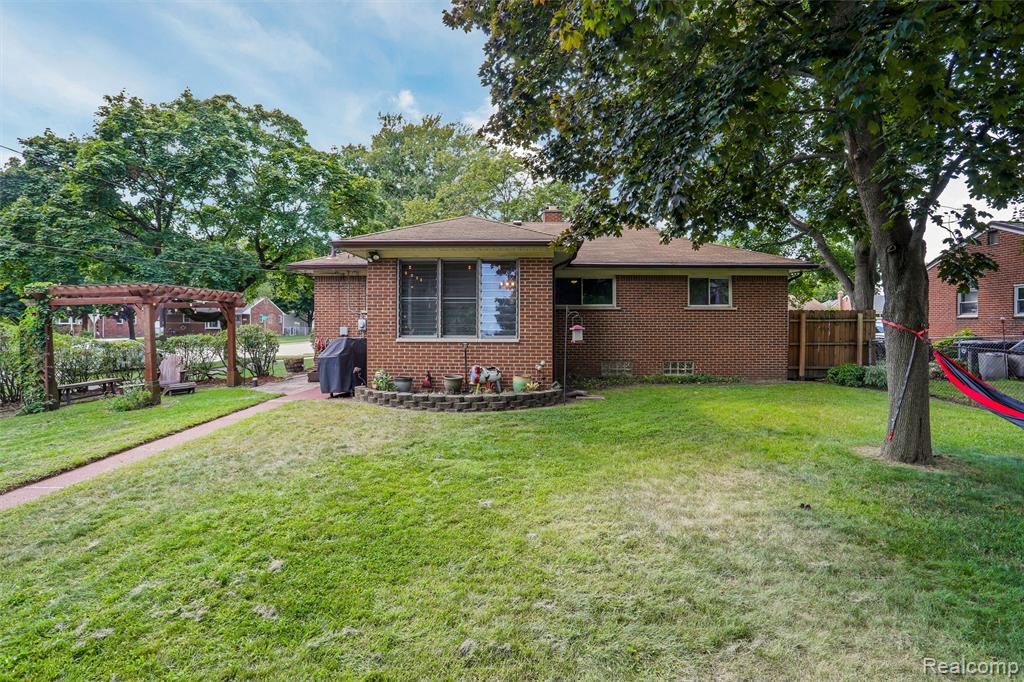 9912 Deering Street, Livonia, MI 48150 — Photo 32