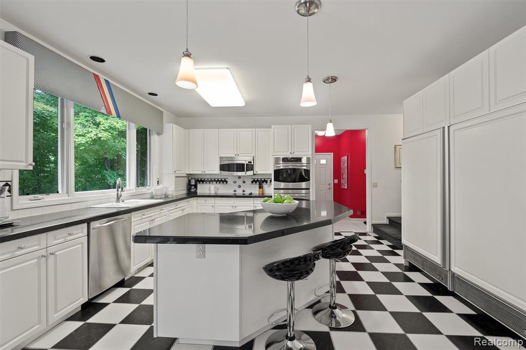 6993 Crosswell Drive, West Bloomfield, MI — Photo 13
