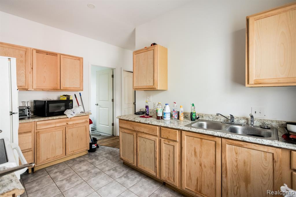197 W BUENA VISTA Street, Highland Park, MI 48203 — Photo 10