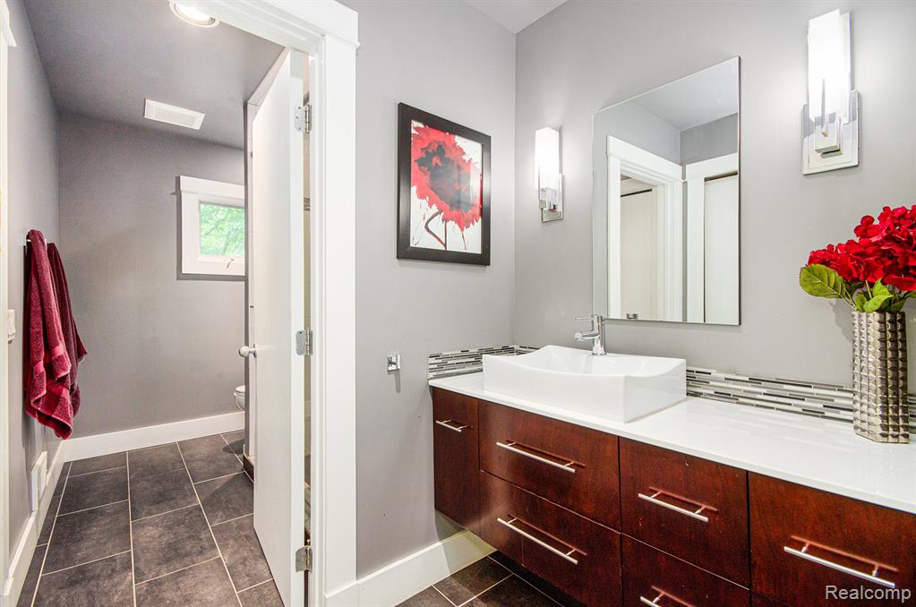 5751 Dora Lane, Clarkston, MI 48348 — Photo 33