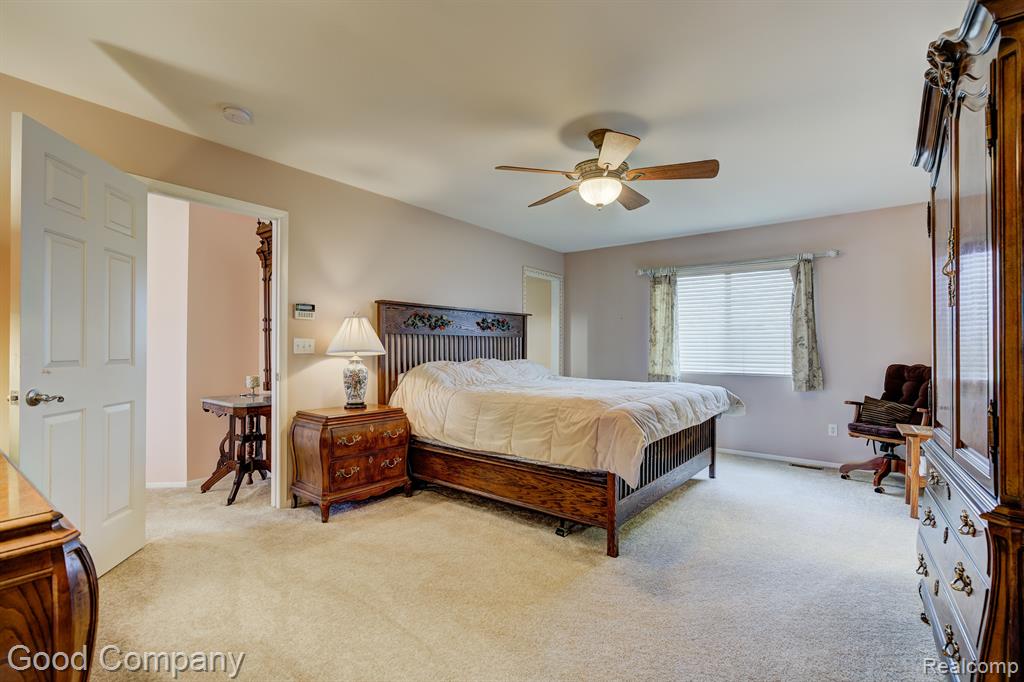 755 OAK POINT Lane, Madison Heights, MI 48071 — Photo 41
