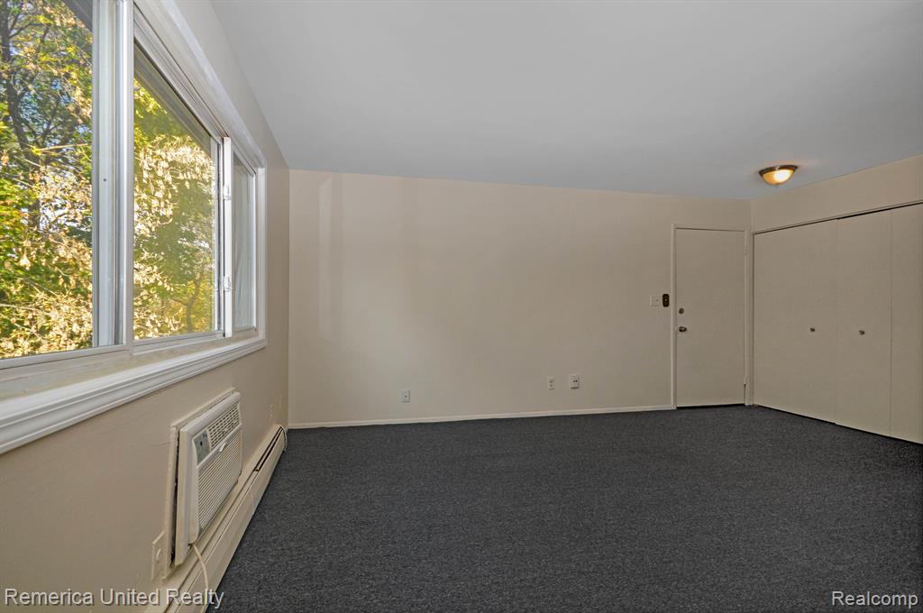 31831 Grand River Avenue, 39, Farmington, MI 48336 — Photo 3