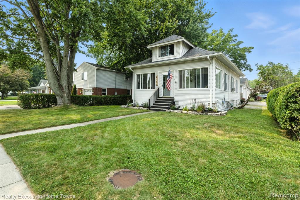 2037 Saint Clair River Drive, Algonac, MI 48001 — Photo 3