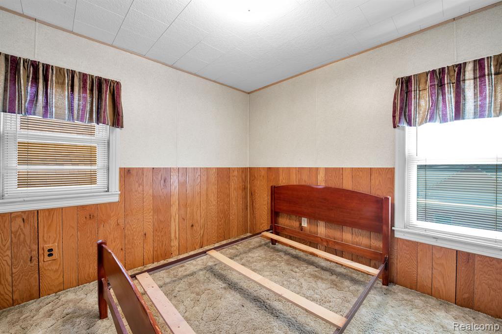 555 CHESTNUT Street, Wyandotte, MI 48192 — Photo 24