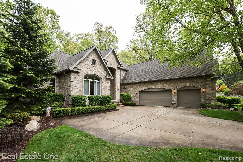 8444 CLIMBING Way, Pinckney, MI 48169 — Photo 3