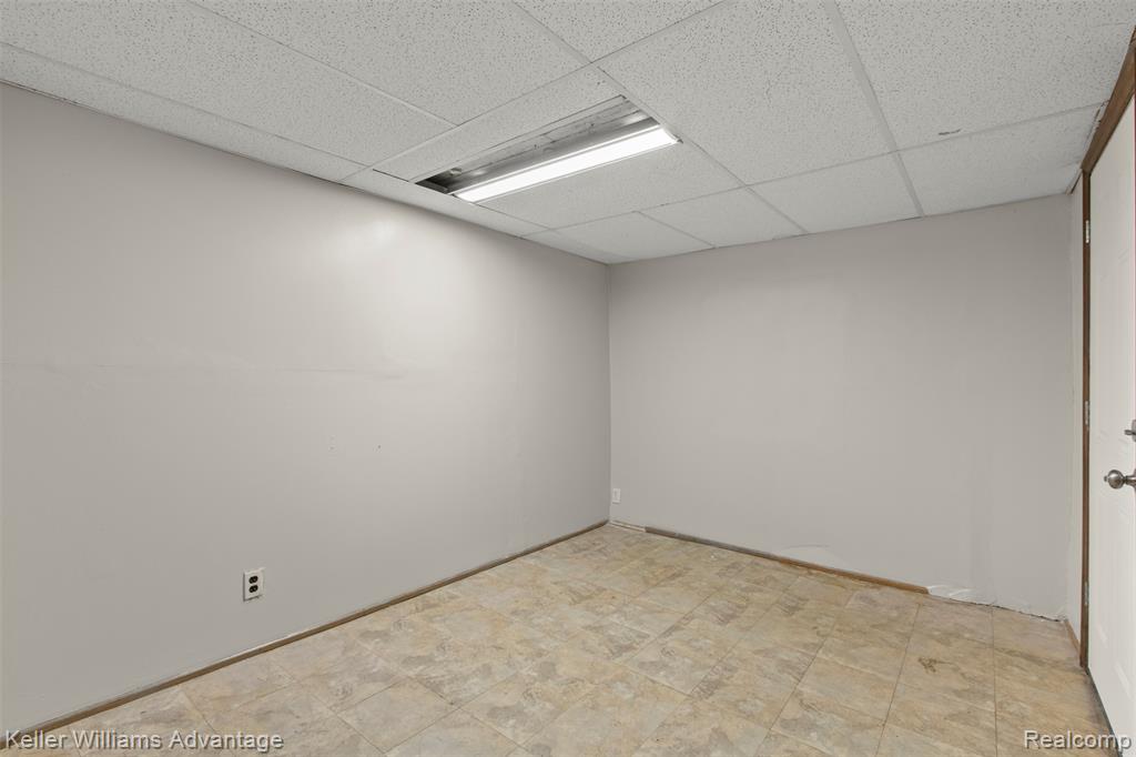 21701 Parklawn Street, Oak Park, MI 48237 — Photo 9
