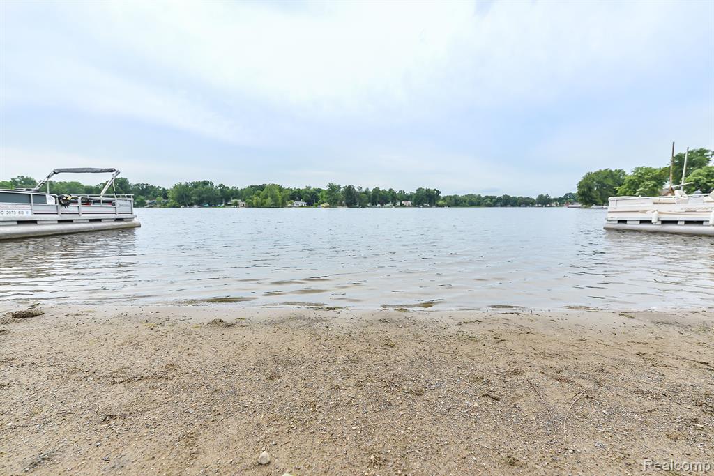 7860 LAKESHORE Road, Whitmore Lake, MI 48189 — Photo 10