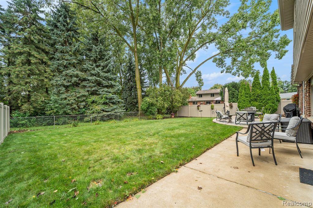 6500 RAINTREE Court, Canton, MI 48187 — Photo 27