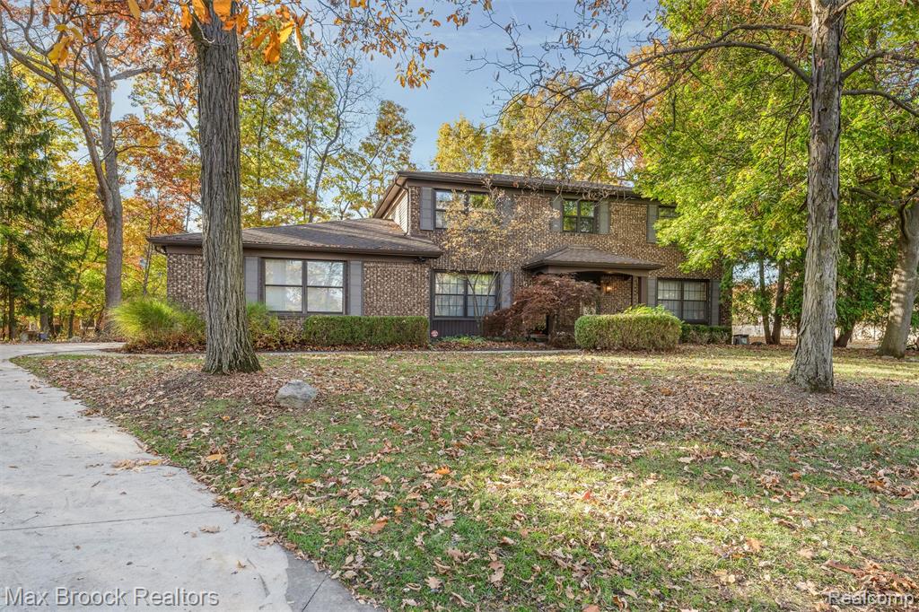 5946 Cherry Crest Drive, West Bloomfield, MI — Photo 2