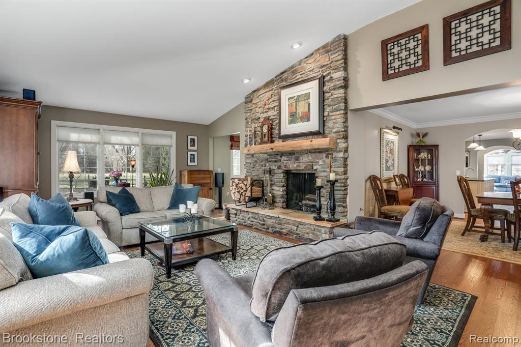 7585 LILAC Court, West Bloomfield, MI 48324 — Photo 14