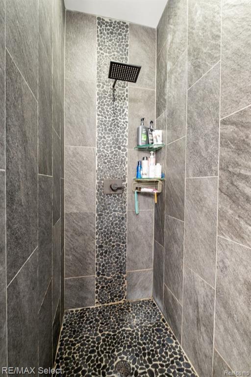 9388 MCMULLEN Circle, Fenton, MI 48430 — Photo 18