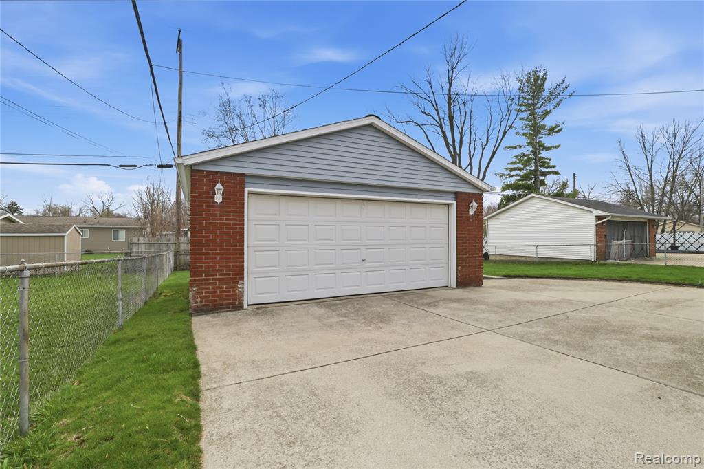 5221 Worchester Drive, Swartz Creek, MI 48473 — Photo 3