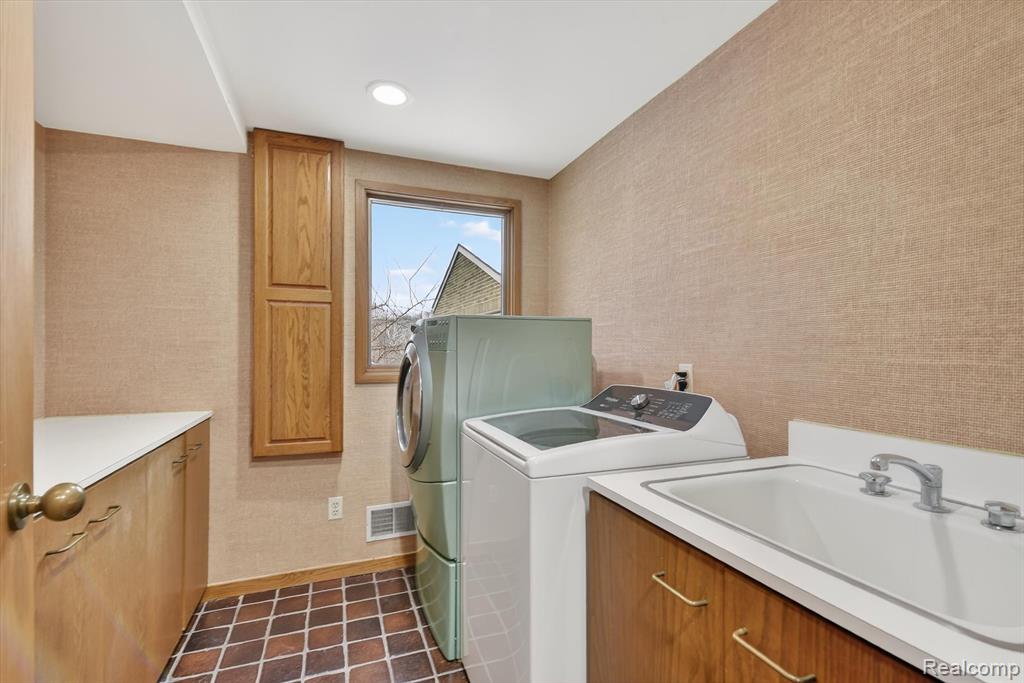 2551 Patterson Lake Road, Pinckney, MI 48169 — Photo 37