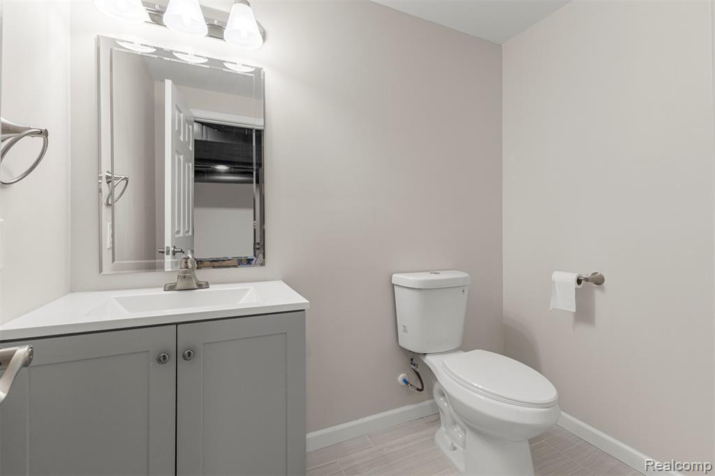 7978 Hoffman Drive, Waterford, MI 48327 — Photo 32