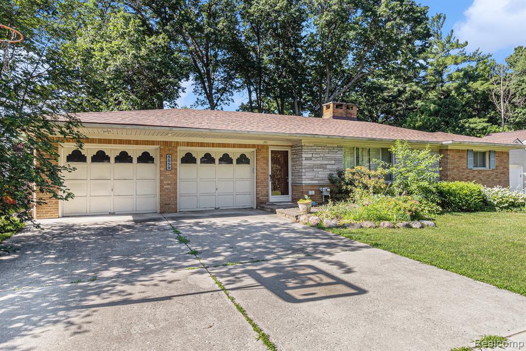 5559 Pleasant Drive, Waterford, MI 48329 — Photo 3