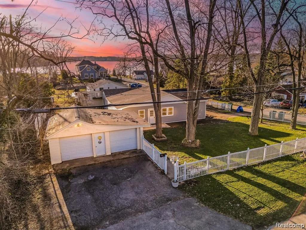 311 Longspur Lane, Commerce Twp, MI 48382
