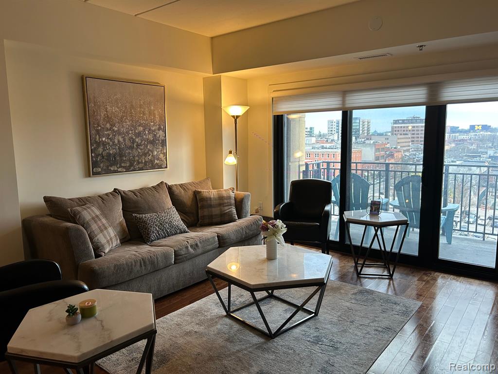 111 N ASHLEY Street, 703, Ann Arbor, MI 48104 — Photo 4