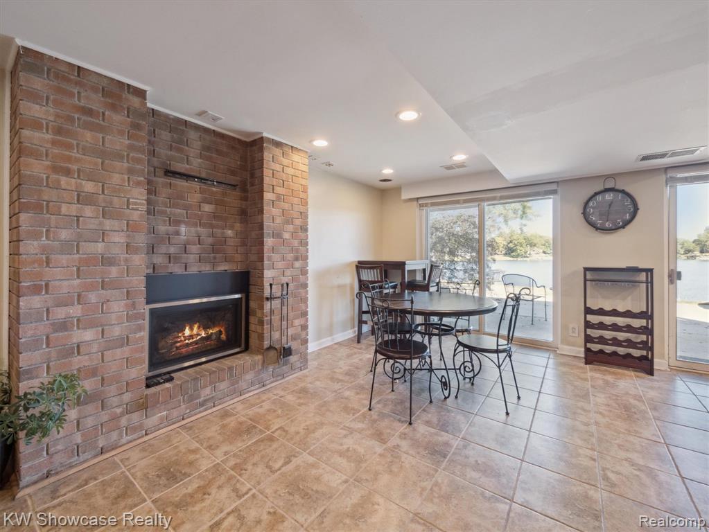 688 Wolverine Drive, Walled Lake, MI 48390 — Photo 31