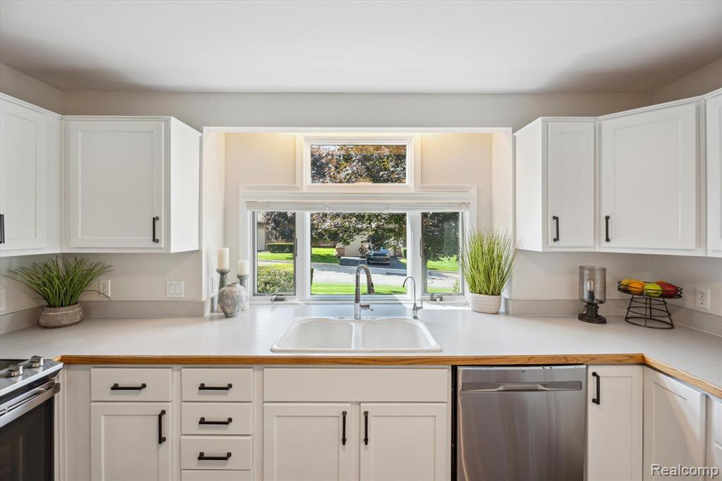 2308 SUGAR MAPLE Drive, Brighton, MI 48116 — Photo 6