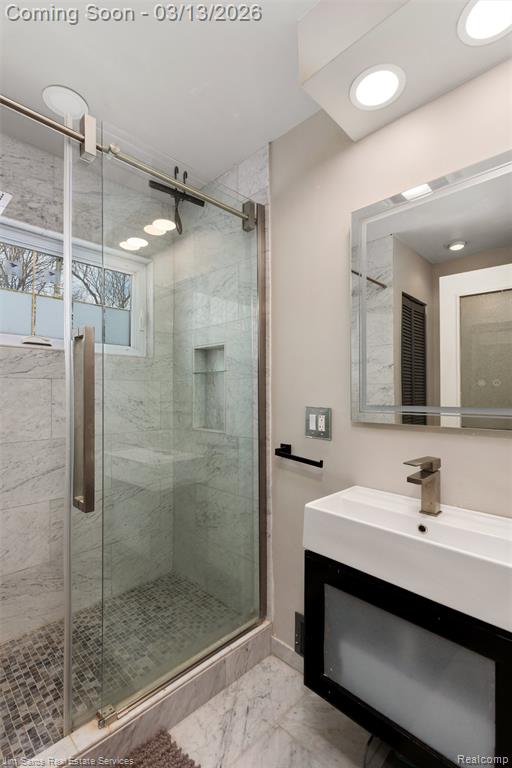 2204 Roslyn Road, Grosse Pointe Woods, MI 48236 — Photo 14