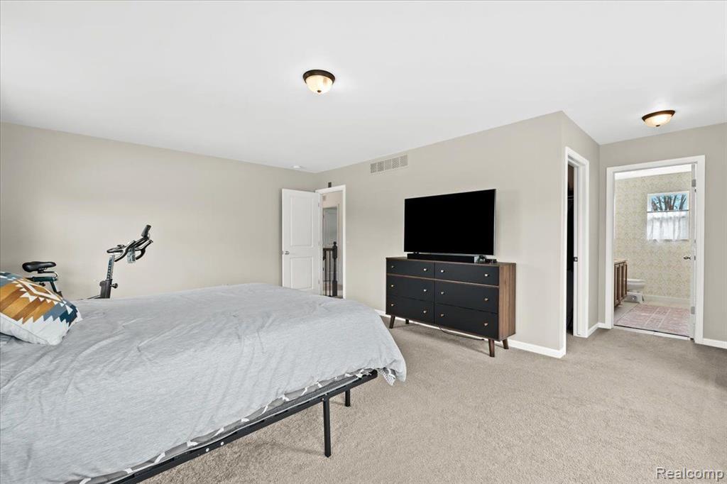 8242 BERWICK Drive, Westland, MI — Photo 19