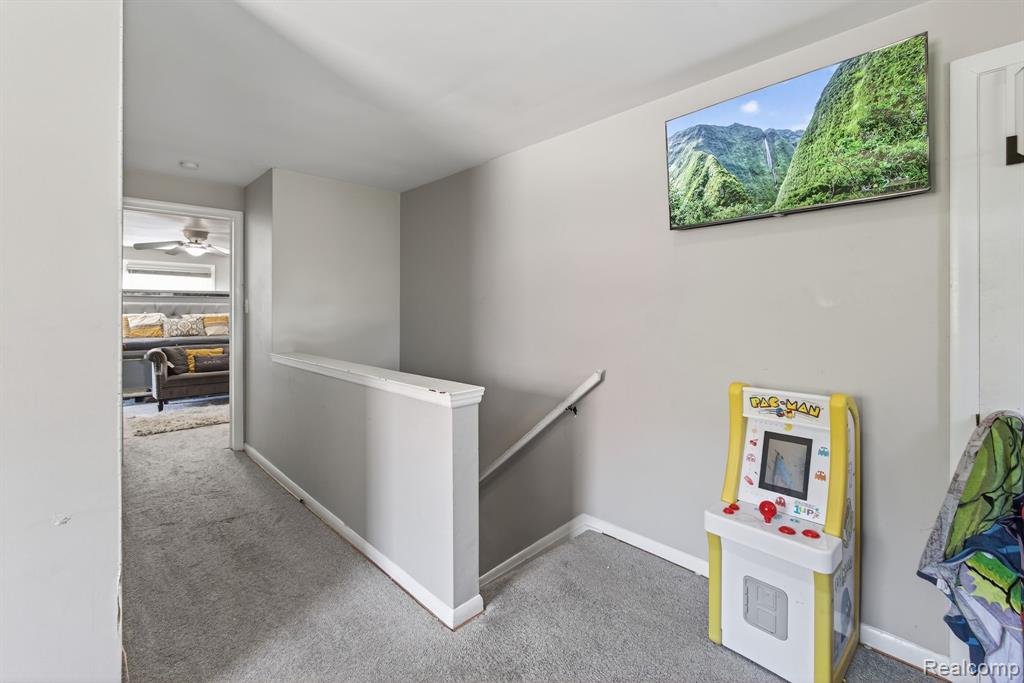 28025 Sunset Boulevard W, Lathrup Village, MI 48076 — Photo 16