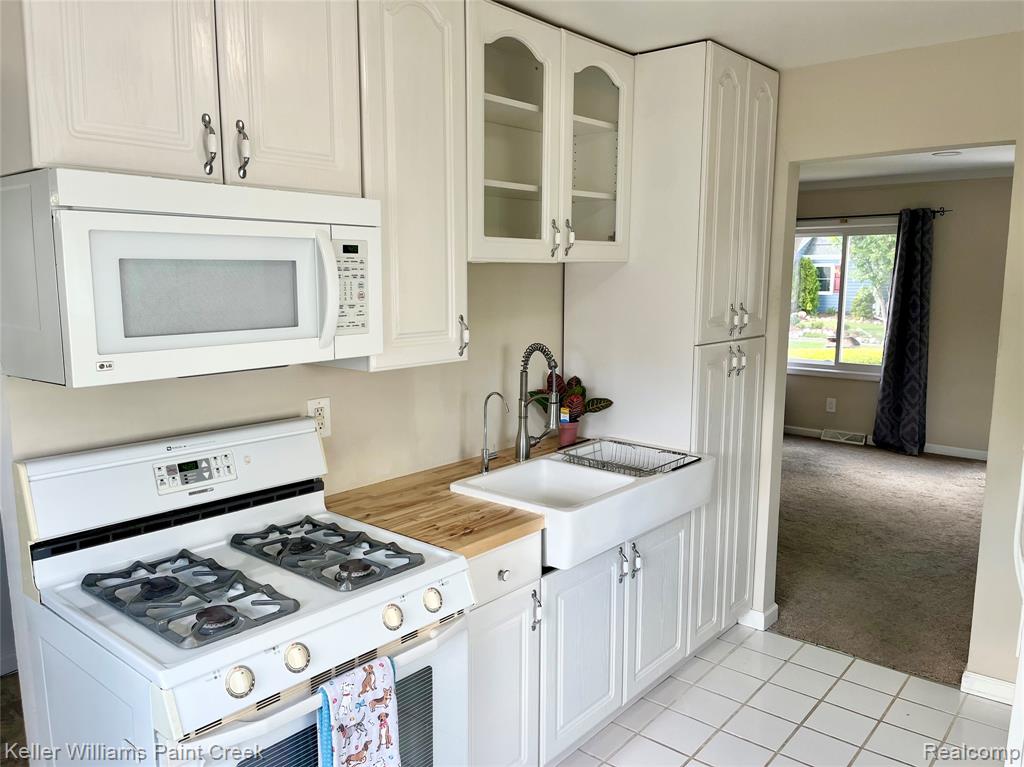 880 E Rowland Avenue, Madison Heights, MI 48071 — Photo 7
