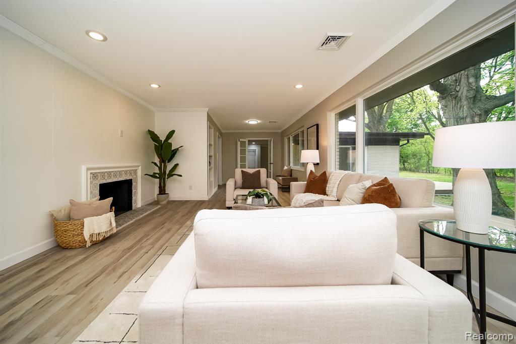 19041 Bungalow Drive, Lathrup Village, MI 48076 — Photo 12