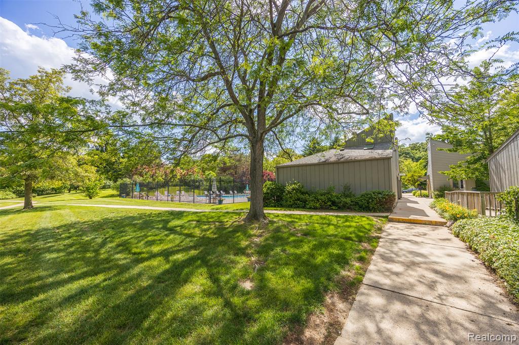 686 Peninsula Court, Ann Arbor, MI 48105 — Photo 39