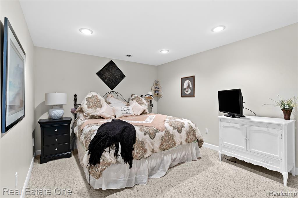 16048 Pine Bluff Court, Fenton, MI 48430 — Photo 26