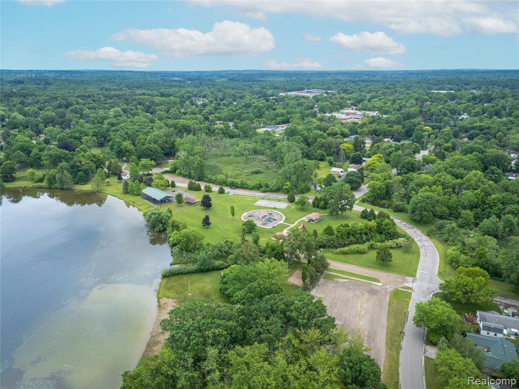 801 Holly Bush Drive, Holly, MI 48442 — Photo 4