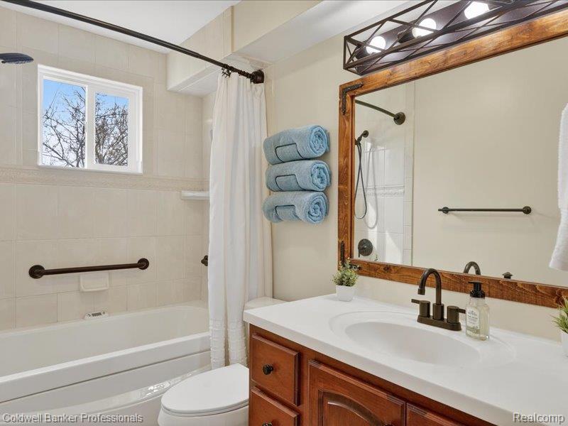 6091 Rocking Chair Road, Grand Blanc, MI 48439 — Photo 38