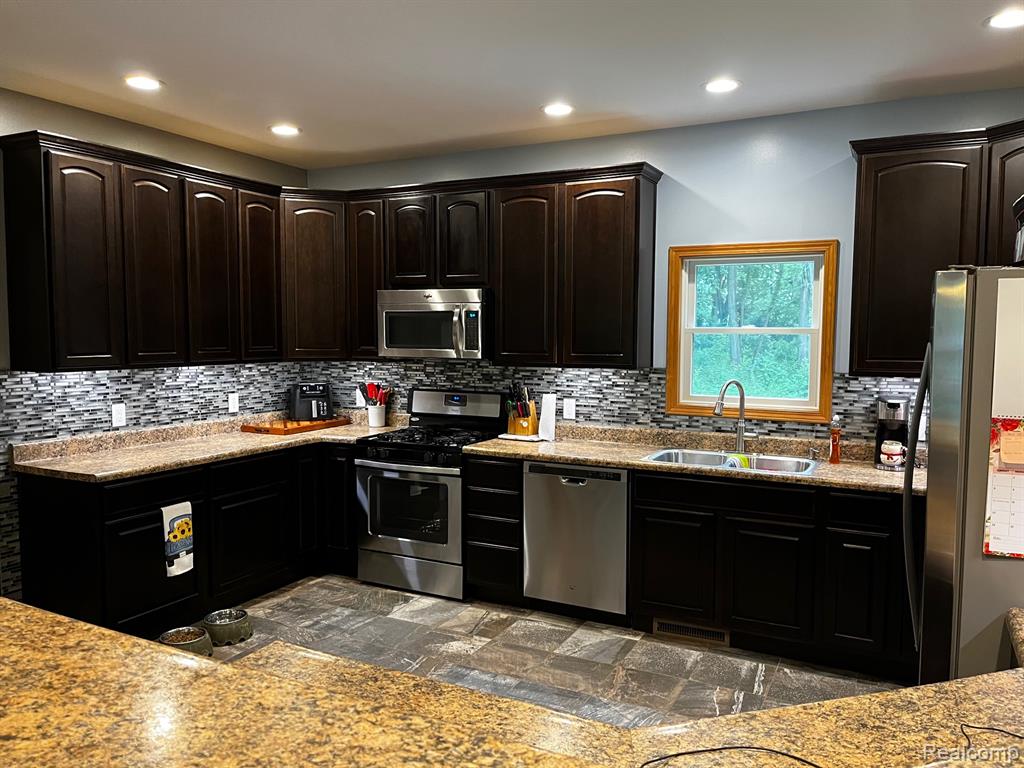 895 Jennings Road, Whitmore Lake, MI 48189 — Photo 9