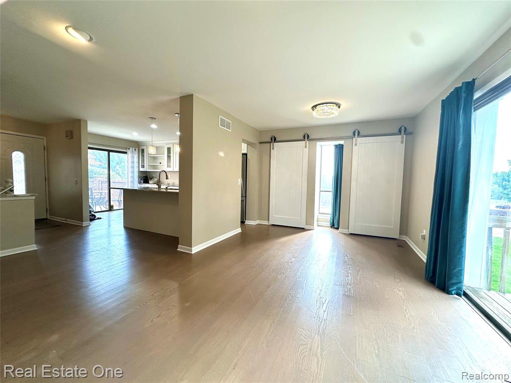 410 Willow Grove Lane, Rochester Hills, MI 48307 — Photo 10