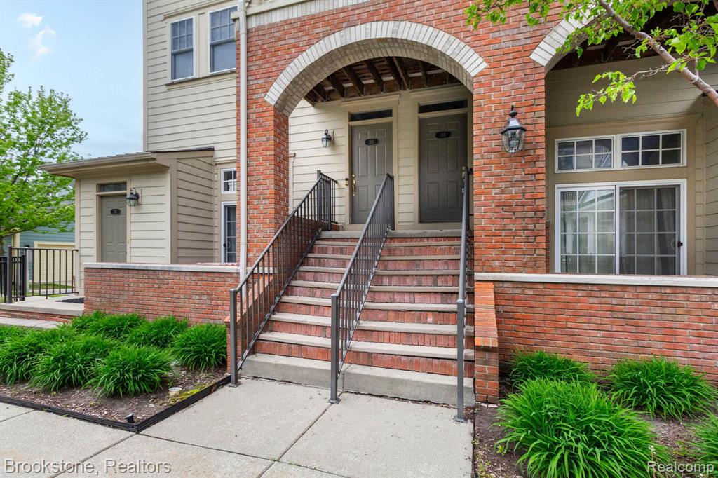 185 Amys Walk, Auburn Hills, MI 48326 — front exterior