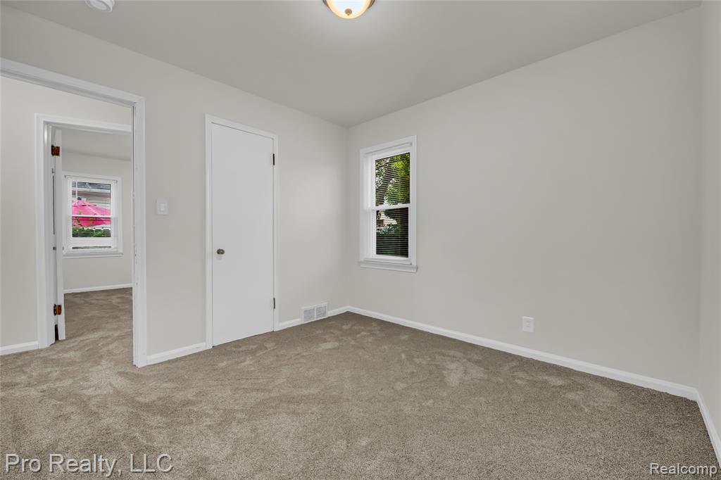 650 CLEOPHUS Parkway, Lincoln Park, MI 48146 — Photo 16