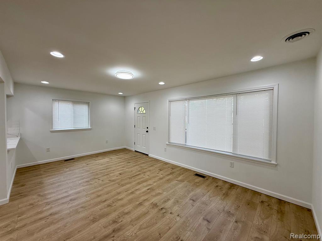 45949 Bontekos Avenue, Belleville, MI 48111 — Photo 9