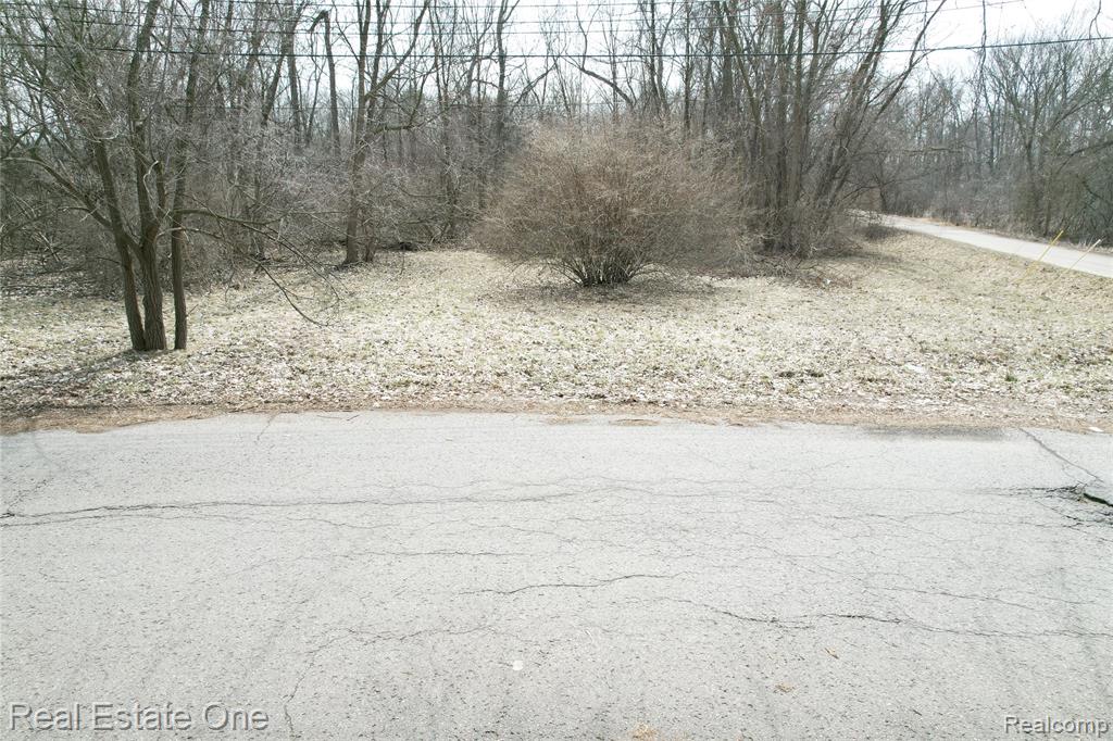 2636 Bay Drive, West Bloomfield, MI 48324 — Photo 9
