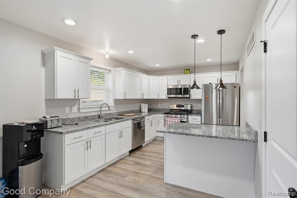 1218 E Bernhard Avenue, Hazel Park, MI 48030 — Photo 8