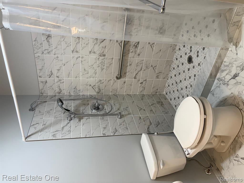 2961 Roundtree Drive, Troy, MI 48083 — Photo 21
