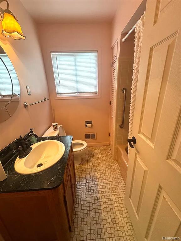 7941 N Charlesworth Street, Dearborn Heights, MI 48127 — Photo 12