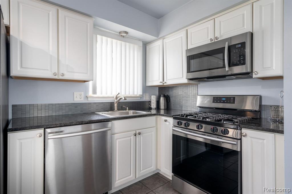 4014 DEVON Road, Royal Oak, MI 48073 — Photo 4