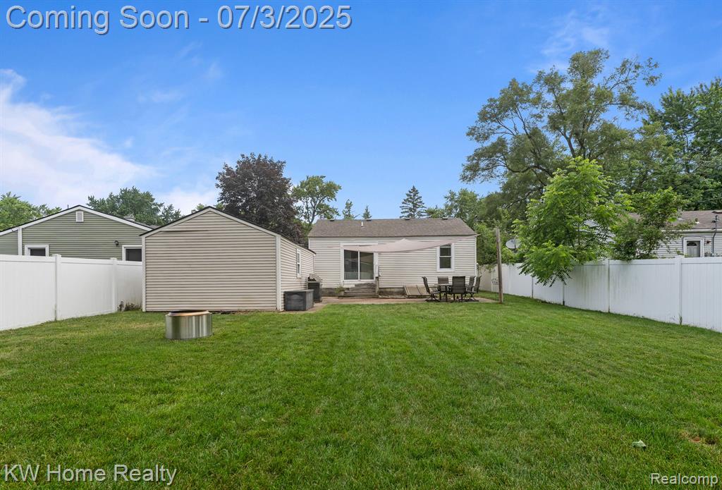 5575 Berkley Drive, Waterford, MI 48327 — Photo 25