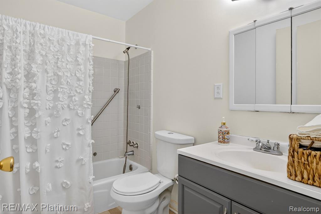 5946 Alan Drive, 47, Brighton, MI 48116 — Photo 11